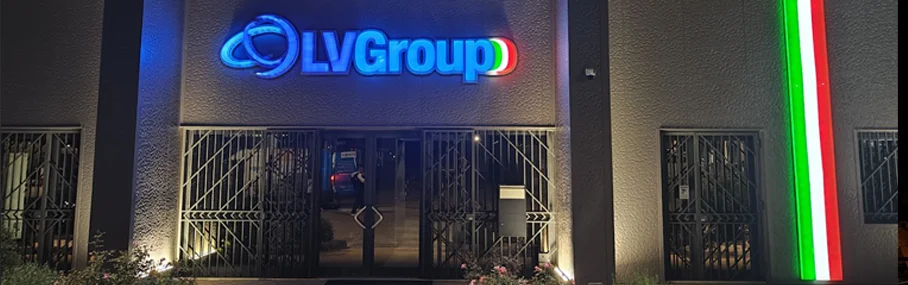 Panneau avec lettres en plexiglas lumineux